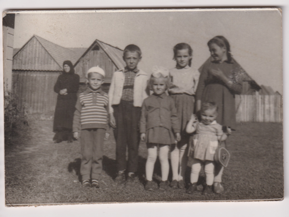 /storage/img/big_gyergyoidia_18723a-unokak-csoportkepe-l-csaba-gyujtemenye-kialto-kovek-egyesulete.jpg