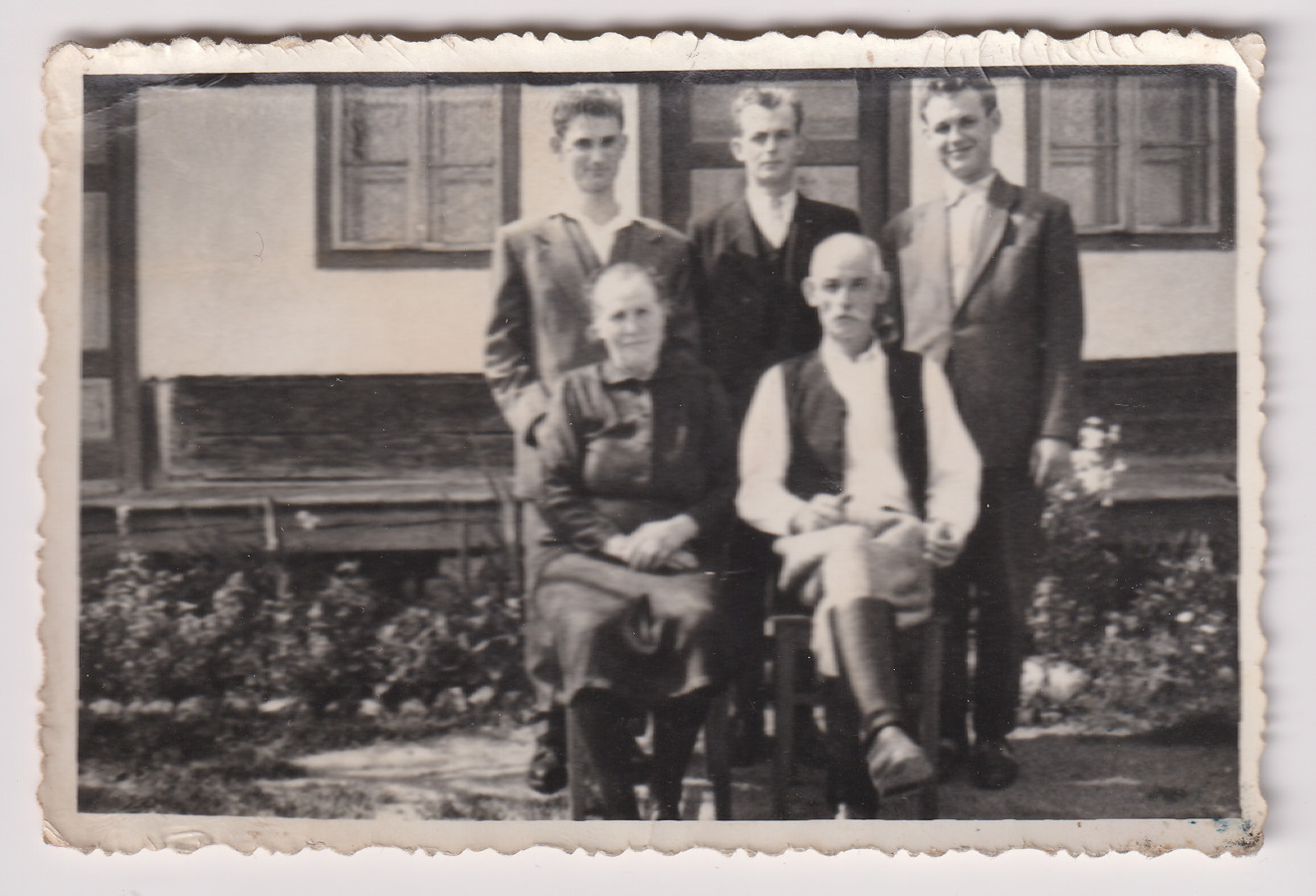 /storage/img/big_gyergyoidia_18726a-simon-lajos-es-csaladja-l-csaba-gyujtemenye-kialto-kovek-egyesulete.jpg