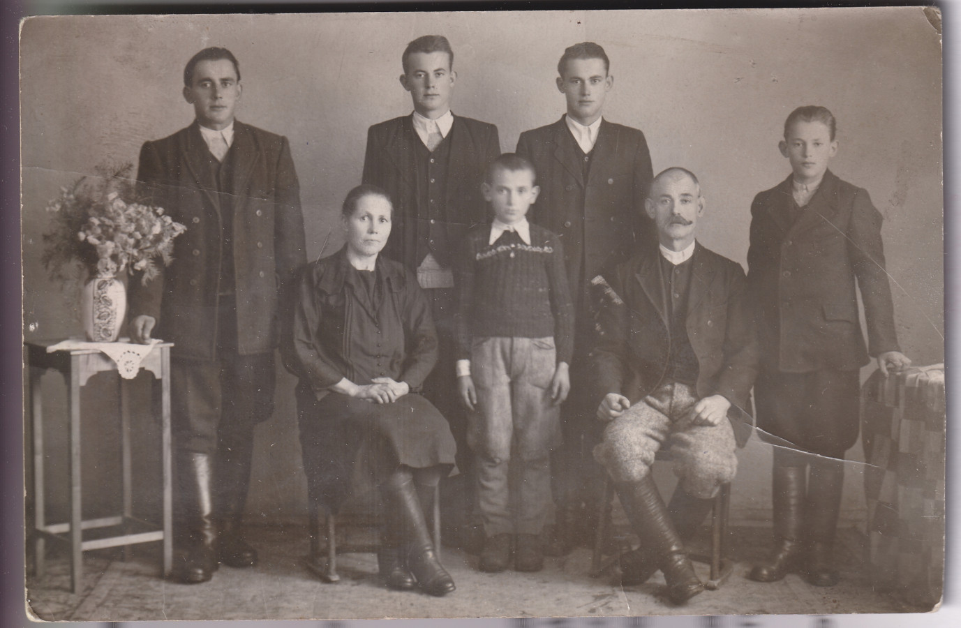 /storage/img/big_gyergyoidia_18777a-csaladunk-csoportkepe-l-csaba-gyujtemenye-kialto-kovek-egyesulete.jpg