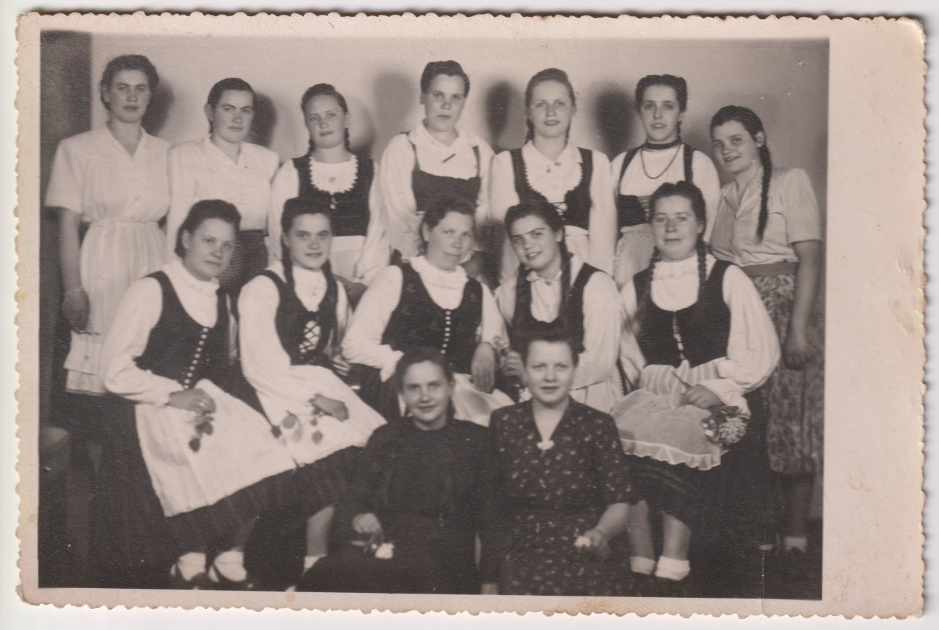 /storage/img/big_gyergyoidia_18786a-szolgalok-magyari-b-gyujtemenye-kialto-kovek-egyesulete.jpg