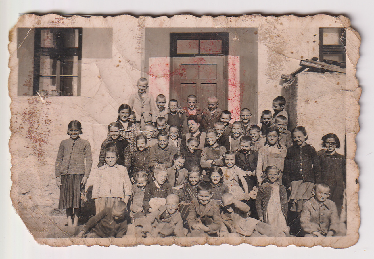 /storage/img/big_gyergyoidia_18840a-iskolai-csoportkep-1-m-imola-gyujtemenye-kialto-kovek-egyesulete.jpg