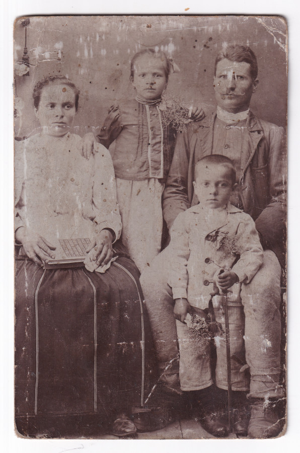/storage/img/big_gyergyoidia_19140a-fm11-regi-csaladi-kep-rokalyeva.jpg