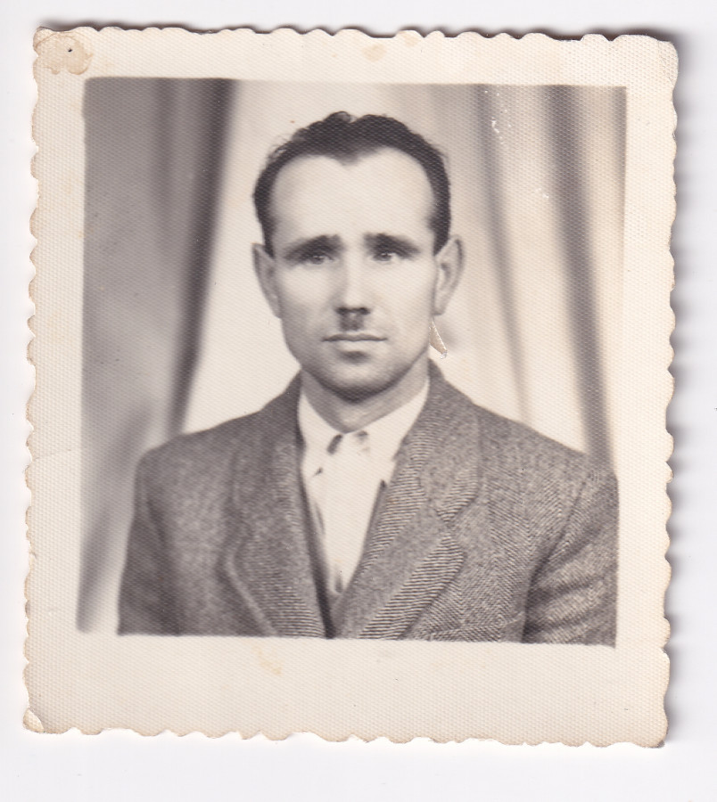 /storage/img/big_gyergyoidia_19386a-kl2026-ferfi-portre-elegans-oltozetben-kialto-kovek-egyesulete.jpg