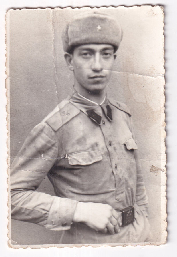 /storage/img/big_gyergyoidia_19477a-kl2026-egyenruhas-katonaportre-kialto-kovek-egyesulete.jpg