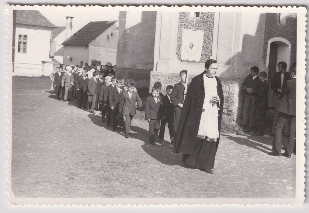 /storage/img/big_gyergyoidia_19718a-elsoaldozo-fiuk-4-mp-hagyatek-kialto-kovek-egyesulete.jpg