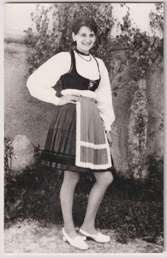 /storage/img/big_gyergyoidia_19809a-bermalkozo-lany-mp-hagyatek-kialto-kovek-egyesulete.jpg