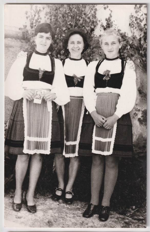 /storage/img/big_gyergyoidia_19812a-bermalkozo-lanyok-2-mp-hagyatek-kialto-kovek-egyesulete.jpg