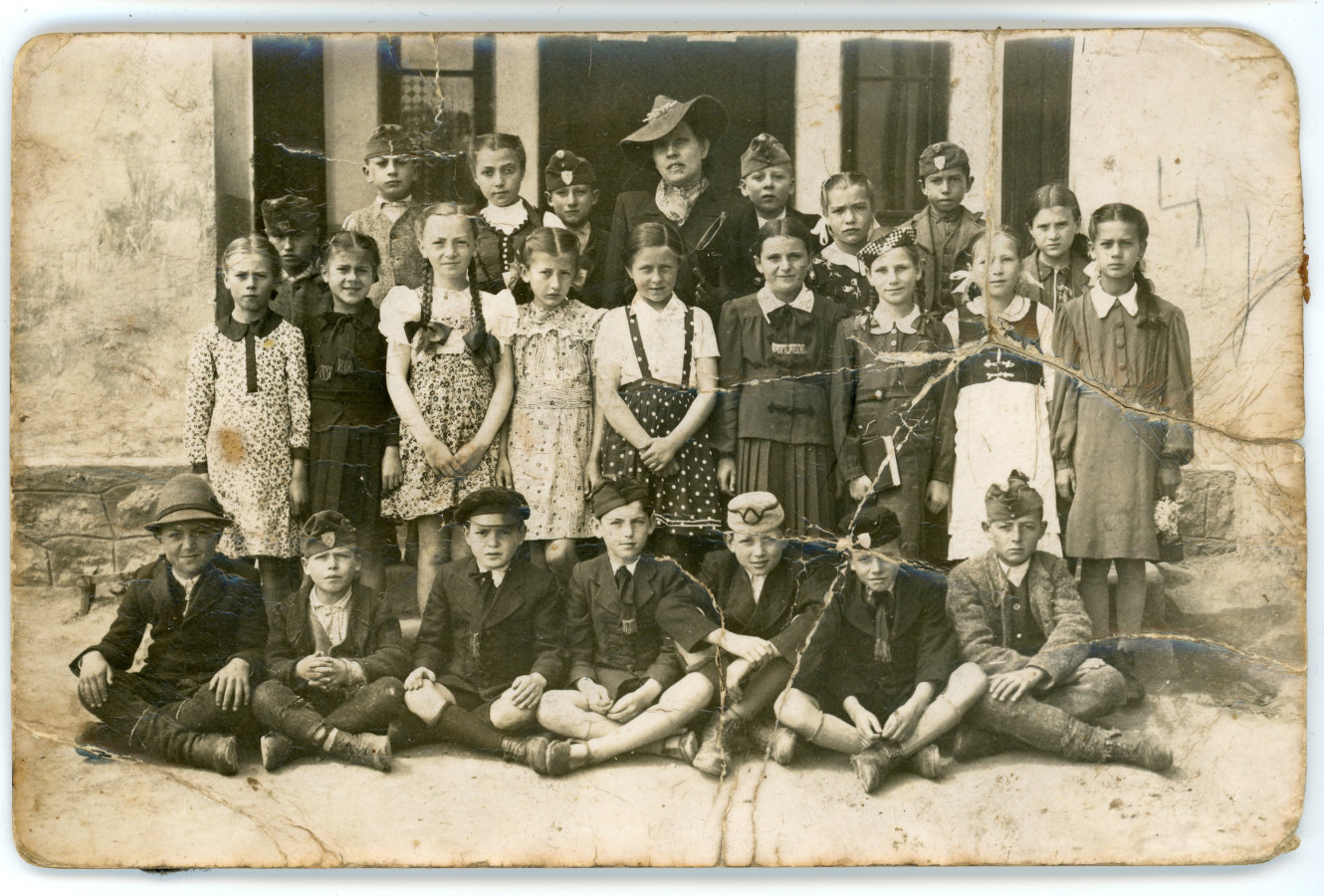 /storage/img/big_gyergyoidia_19914a-osztalykep-1943-exterke88-at-gmailcom.jpg