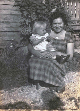 Keresztmamával 1963-ban Remetén