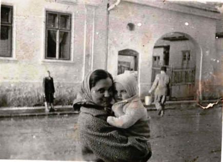 Burján Rozália és lánya, Katalin