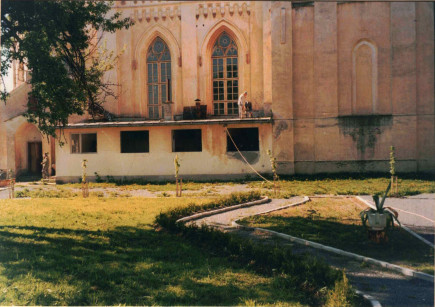 Renoválási munkálatok a csomafalvi templomnál 2001-ben