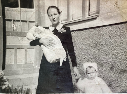 Róza a gyerekekkel, 1944. szept.