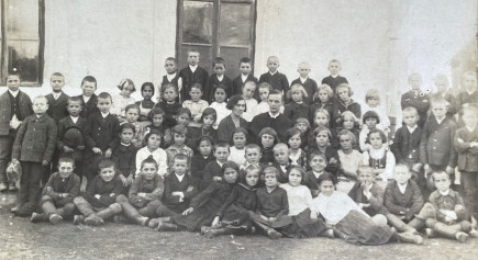 Iskola a határok felett, 1931
