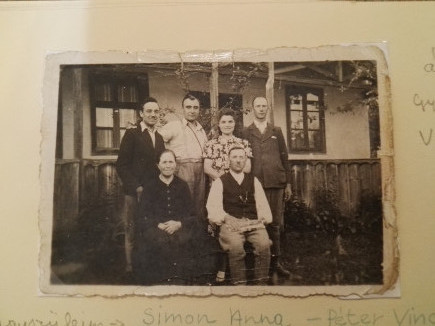 Péter család Csomafalváról ismerősökkel