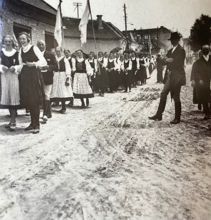 Közösségi esemény, az 1940-es évekből , Újfalu