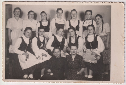 Szolgálók - Magyari B. gyűjteménye