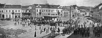 Gyergyószentmiklós központi felvonulás 1920-as évek, szerző: ismeretlen