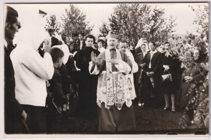 Bérmálást végző püspök - MP hagyaték