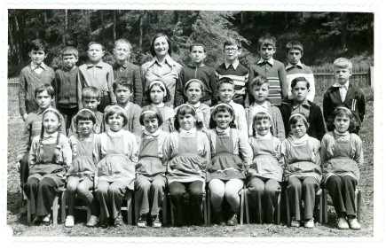 Osztálykép II. osztályosokkal, 1976-ban