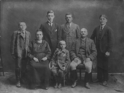 István Kémenes și familia