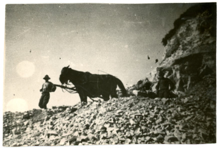 Kőbányászás Vaslábon
